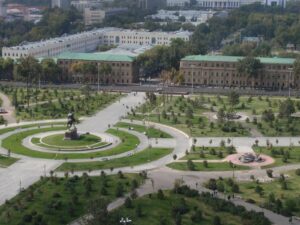 タシケント市内の公園と街並み